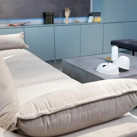 Lovely Industrial Studio With Netflix