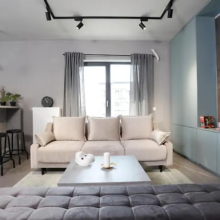 Lovely Industrial Studio With Netflix アパート
