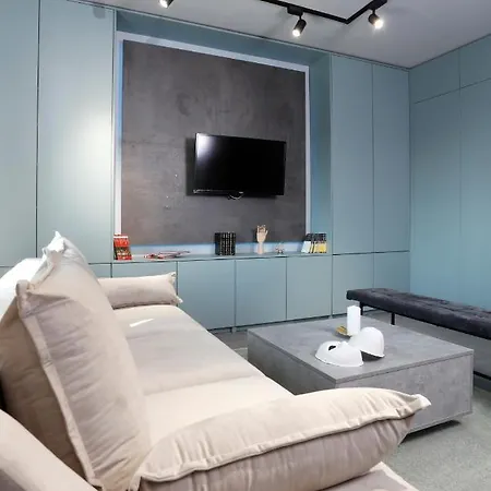 公寓 Lovely Industrial Studio With Netflix 布加勒斯特