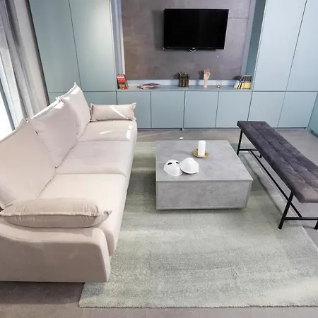 Lovely Industrial Studio With Netflix アパート